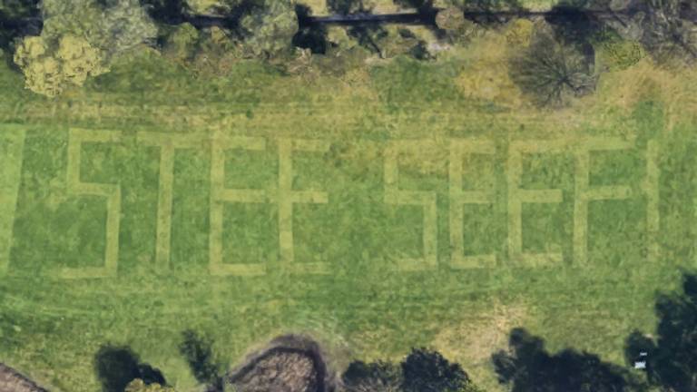 De woorden werden vastgelegd vanuit op satellietbeelden (foto: Google Maps).