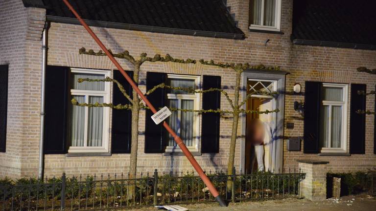 Brandweer Bevrijdt Zwaargewonde Bestuurder Uit Auto Na Ongeval Omroep Brabant