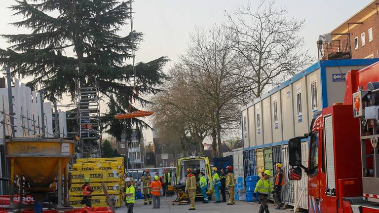 Het ongeluk gebeurde op een bouwplaats aan de Johannes van der Waalsweg (foto: SQ Vision).