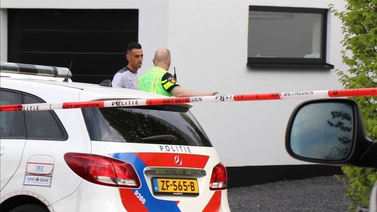 Zahavi zondag na de overval bij zijn huis in Amsterdam (foto: Lorenzo Derksen / Inter Visual Studio).