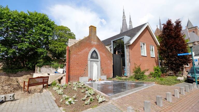 Het monument aan het Maasveld (foto: SK-Media).