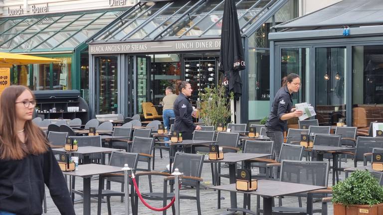 De terrassen waren rond zes uur leeg in Breda (foto: Omroep Brabant).