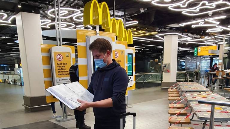 Martin heeft eindelijke het langgekoesterde bonnetje voor het plakboek (foto: Koen van den Boomen).