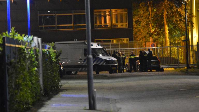 Onderzoek rond de Kleine Krogt in Breda waar weer een explosief werd gevonden (foto: Perry Roovers/SQ Vision).
