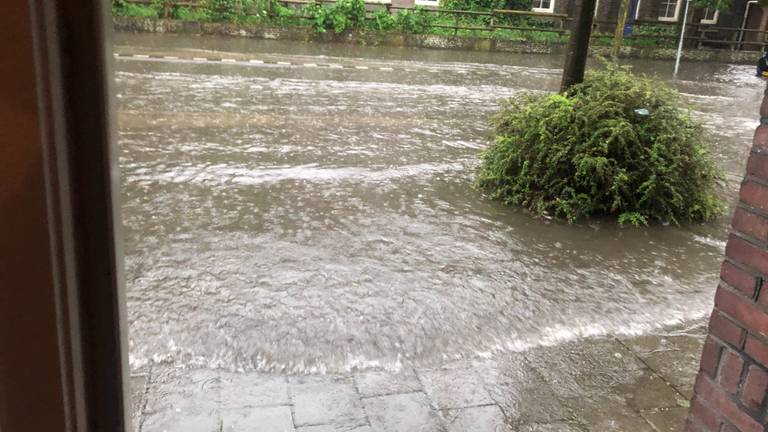 Noodweer Trekt Over Brabant Hoosbuien En Onweer Zorgen Voor Wateroverlast Omroep Brabant