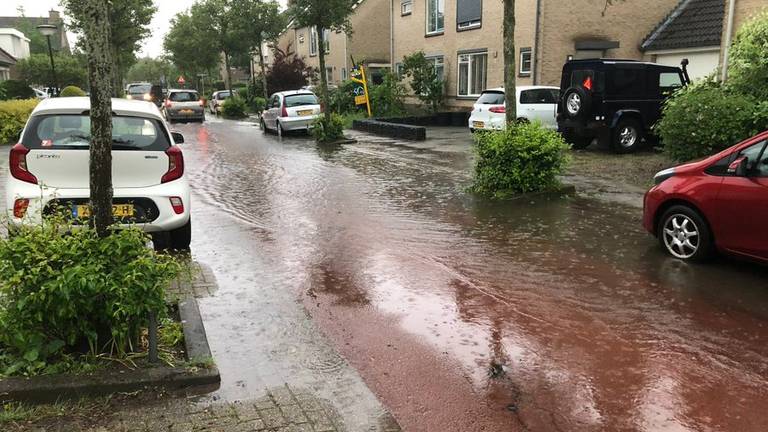 Noodweer trekt over Brabant, hoosbuien en onweer zorgen ...