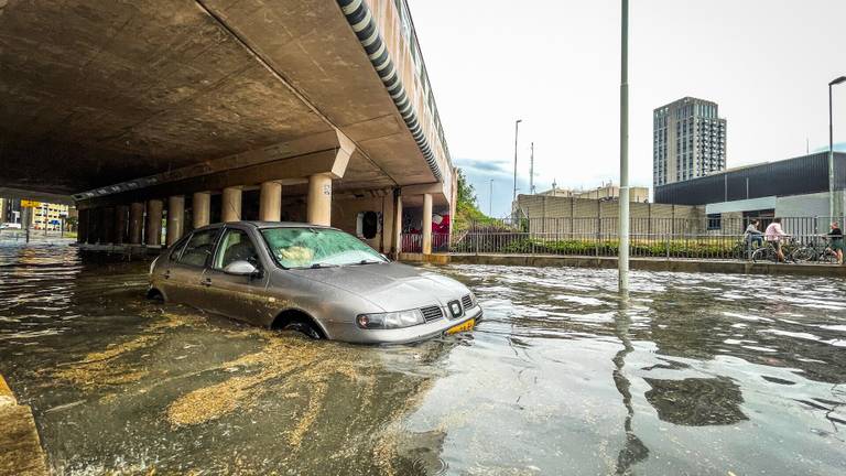 Noodweer in Eindhoven (foto: Sem van Rijssel/SQ Vision). 