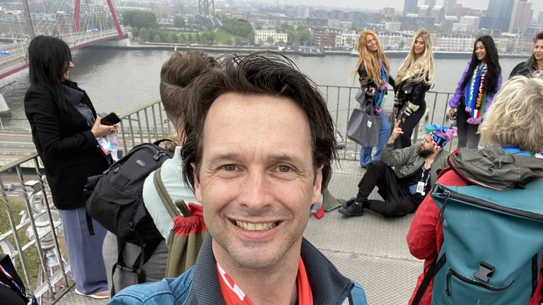 Franklin van Liempt als gastheer bij het Eurovisie Songfestival (foto: Mensen Maken Nederland). 