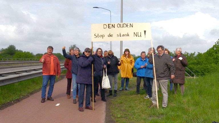 Bewoners van de wijk Brouwhuis in Helmond zijn de stank helemaal beu (Foto: Omroep Brabant)