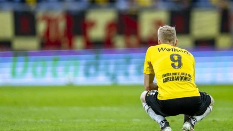 Het is klaar. NAC heeft nog een tegentreffer om de oren gekregen, dus promoveert niet. Foto: Marcel van Dorst.