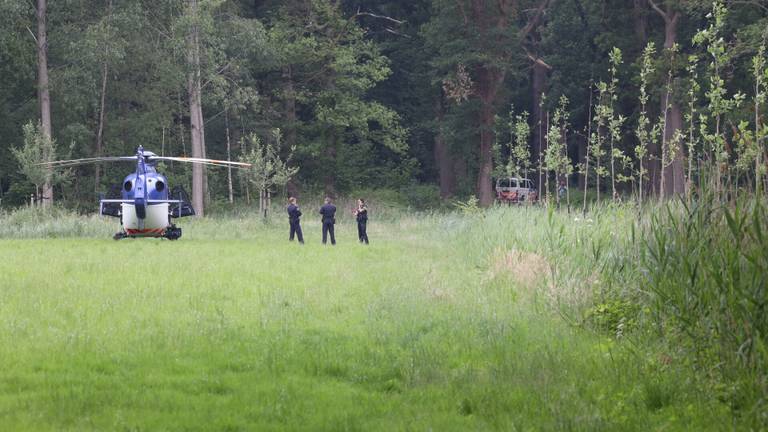 Er werd onder meer met een politieheli naar hem gezocht (archieffoto: Sander van Gils/SQ Vision).