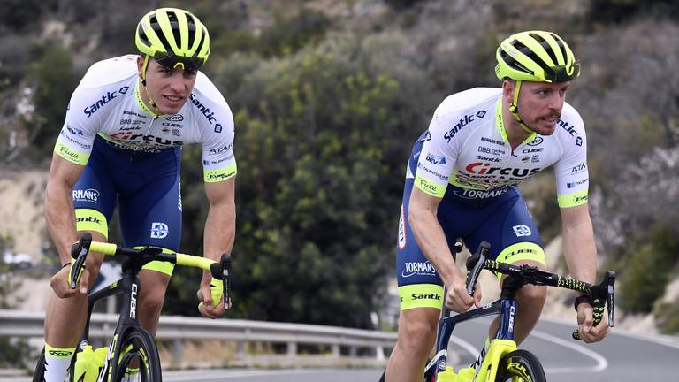 Danny (links) en Boy van Poppel gaan zaterdag samen van start in de Tour de France (foto: Belga Photo / Eric Lalmand).