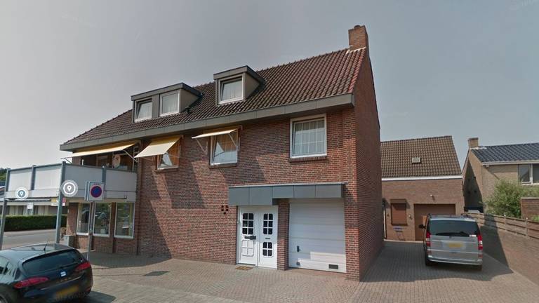 De politie deed een inval in dit huis in St. Willebrord (beeld: Google Streetview).
