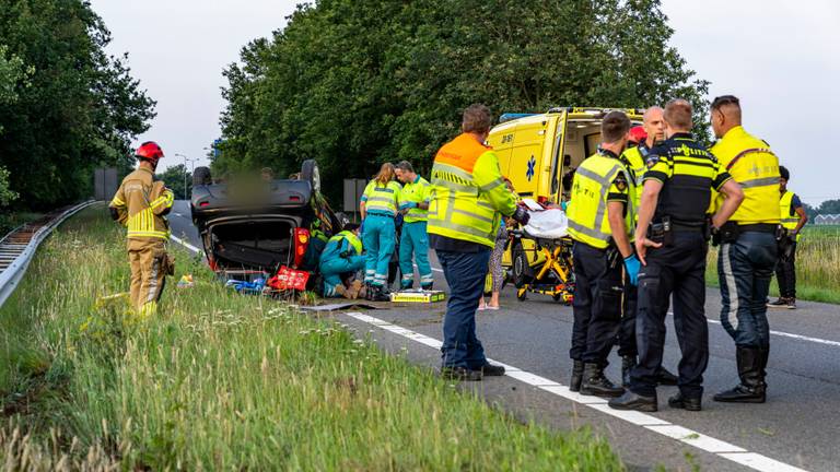 De vrouw is met de ambulance naar het ziekenhuis gebracht (foto: SQ Vision Mediaprodukties).