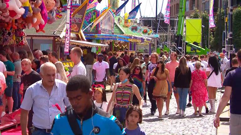 Een tiendaagse kermis terwijl het hele land meekijkt