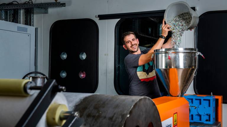 TMC heeft een recyclingsmachine gemaakt die mondmaskers produceert (foto: TMC).