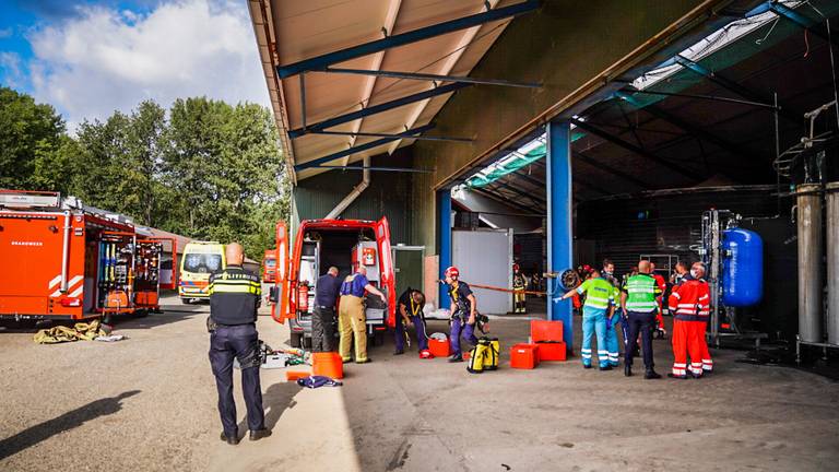 De mestkelder waar Ton van Genugten om het leven kwam. (Foto: SQ Vision)