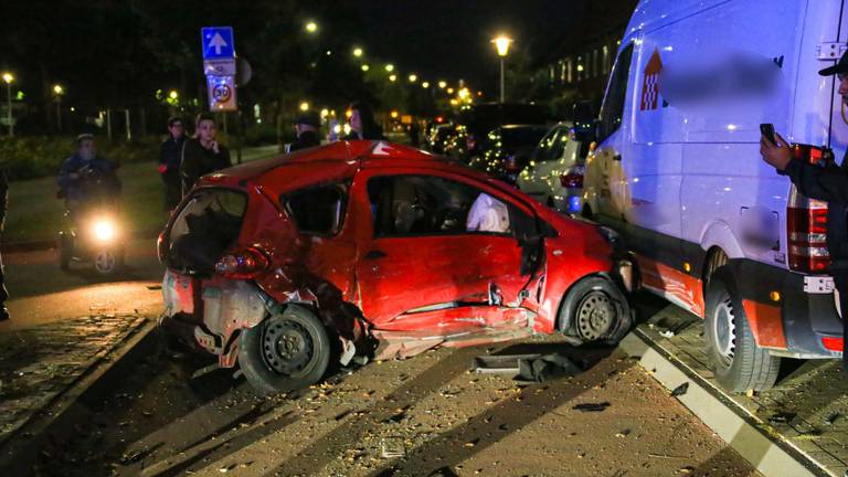 Twee Auto S Botsen Op Elkaar Bij Ernstig Ongeluk In Helmond Omroep Brabant