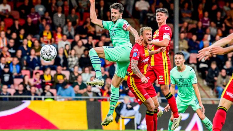 Marco van Ginkel hielp PSV aan de drie punten in Deventer (Foto: ANP)
