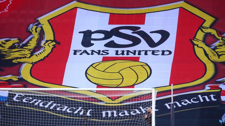 Spandoek van PSV Fans United (Foto: OrangePictures)