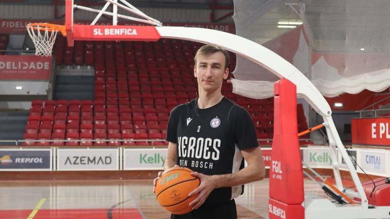 Boy van Vliet aanvoerder van Heroes in hal Benfica (foto: Kwin Dortmans)