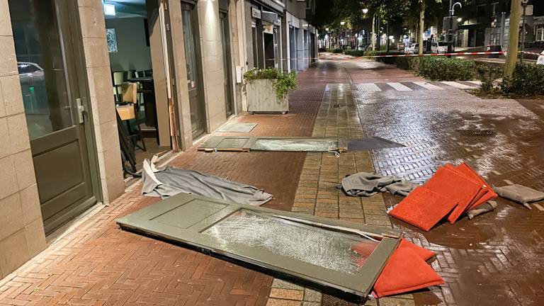 De klap na de explosie, maandagnacht, was groot (foto: Harrie Grijseels/SQ Vision Mediaprodukties).