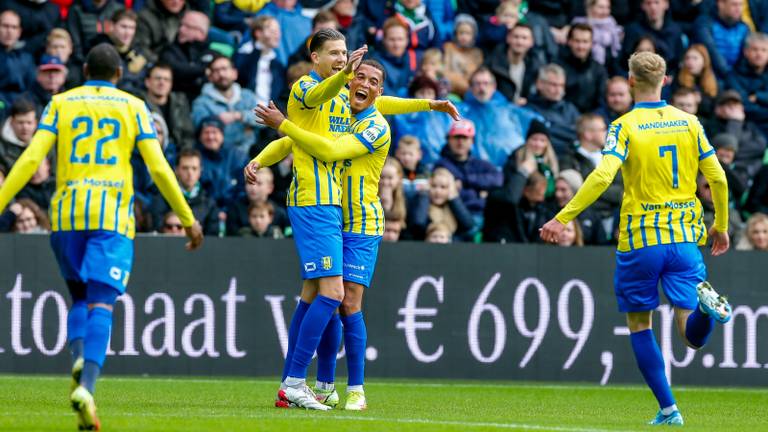 Vreugde bij RKC na de 0-1 van Michiel Kramer (foto: Orange Pictures).