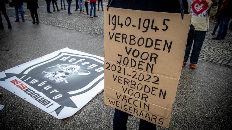 In demonstraties tegen coronamaatregelen wordt regelmatig de vergelijking met de Tweede Wereldoorlog gemaakt (foto: ANP).