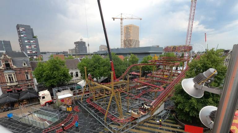 Achtbaan Tilburgse Kermis verrijst in 24 uur, wij doen het in 40 seconden 
