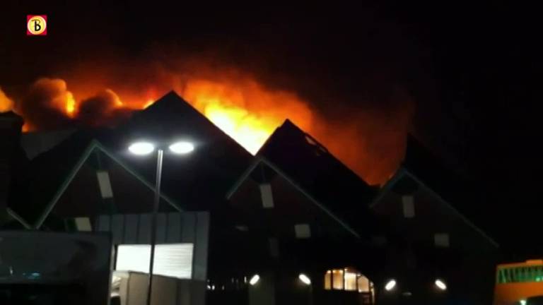Beelden van de brand bij 't Speelhuis in Helmond