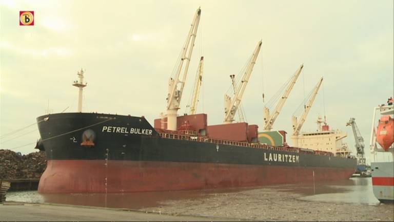 Grootste zeeschip ooit voor haven Moerdijk