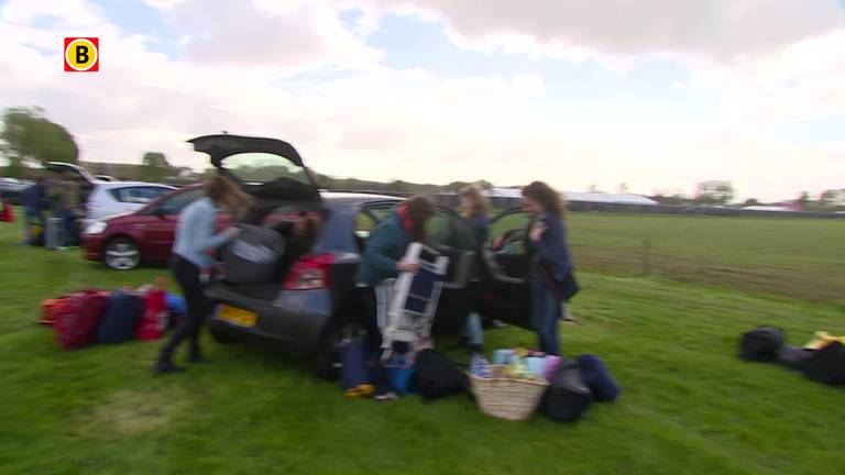 De eerste mensen nemen hun intrek op de Paaspopcamping in Schijndel