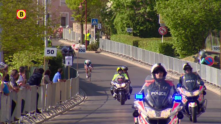 De finish en de huldiging van Marianne Vos in de slotetappe van de Grote Prijs Elsy Jacobs in Luxemburg