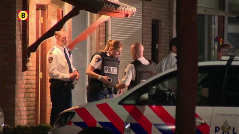 Een dronken en verwarde man heeft voor paniek gezorgd in de Tricotstraat in Geldrop