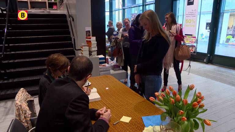 Nicci French signeert in boekhandel Eindhoven