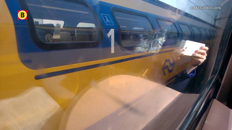 Deel van trein raakt los bij Moerdijkbrug