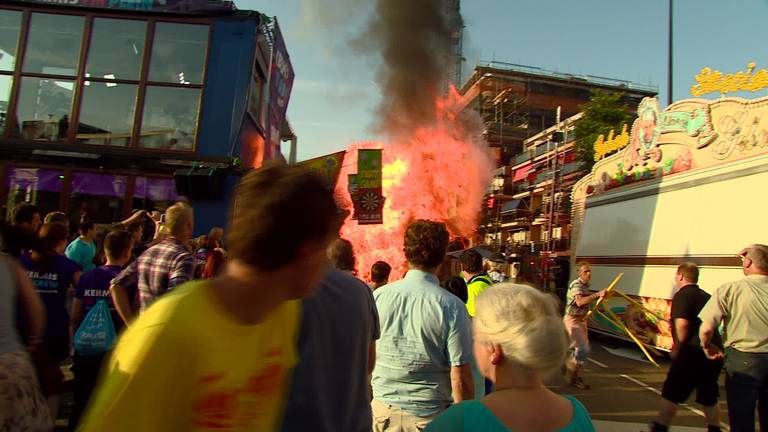 Grote brand en explosie op Tilburgse kermis: alle eettentjes worden gecontroleerd