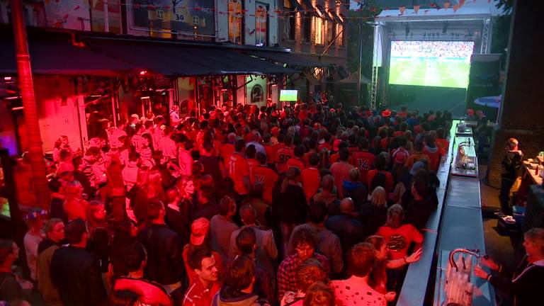 Tilburgse Oranje-supporters berusten in verlies halve finale