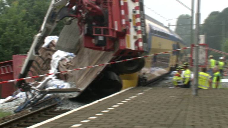Vrachtwagenbestuurder uit Reek veroorzaakt treinongeluk in Geleen