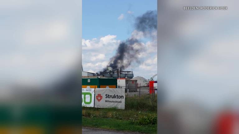 Brand zandfabriek Martens en Van Oord op industrieterrein Moerdijk is voorbij