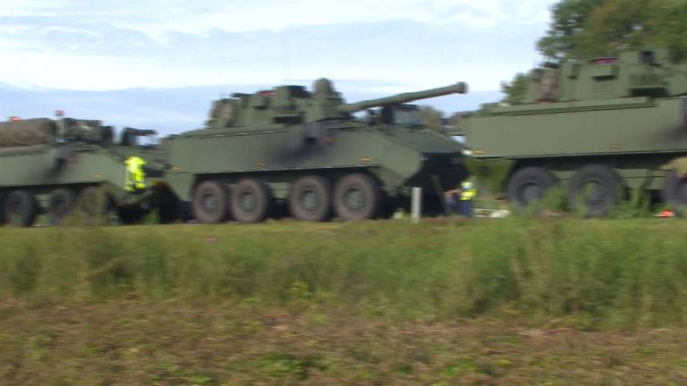 Vijf Belgische legervoertuigen gebotst in Valkenswaard