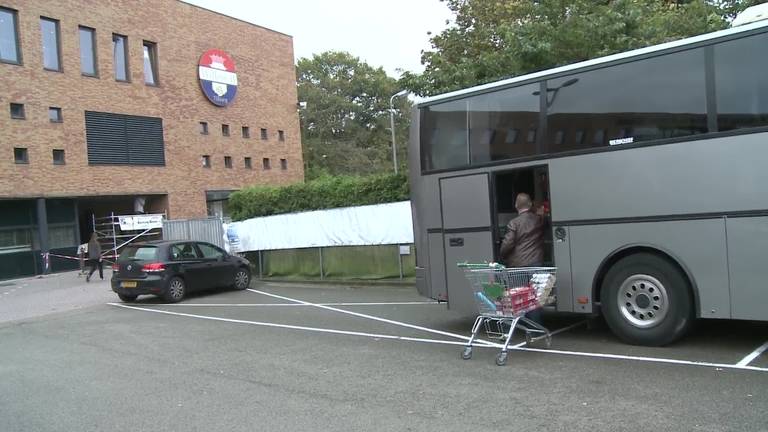 Willem II-supporters op de set van politieserie Smeris