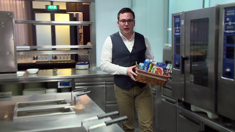 Chef-kok kookt kerstdiner met allure van Omroep Brabant-voedselpakket
