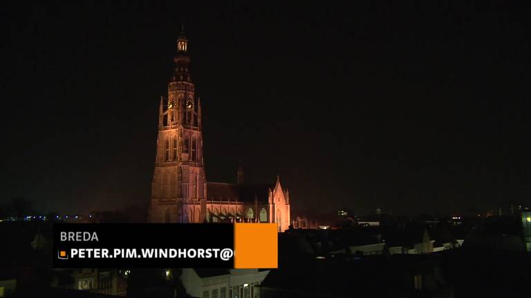 Studenten van de Avans Hogeschool vliegen in de Cultuurnacht Breda met drones door de Grote Kerk