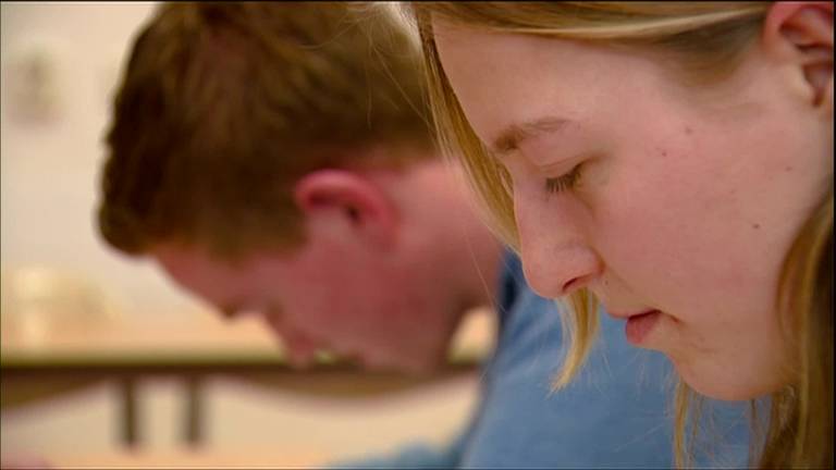 Scholieren Roncalli in Bergen op Zoom in actie tegen rekentoets