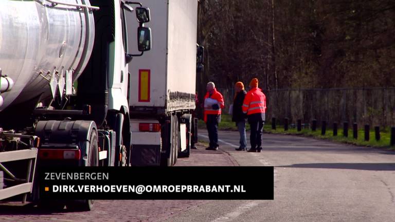 Farm Trans besmeurd met friet, mayonaise en satésaus