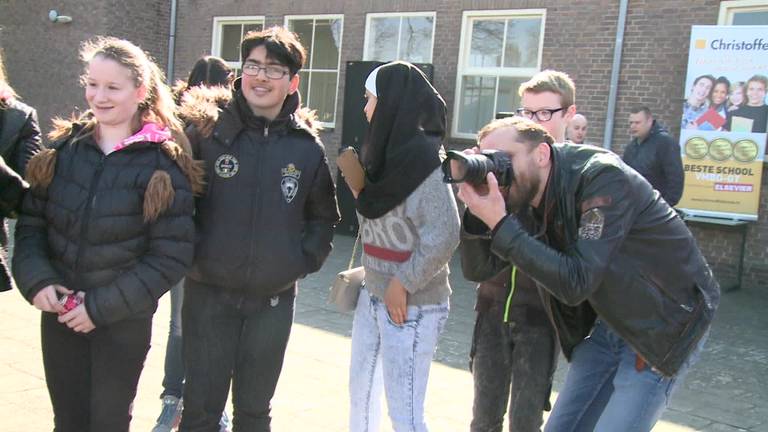 Driekes Hoekstra, winnaar van 'Bloed, Zweet en Tranen' gehuldigd op zijn school in Breda