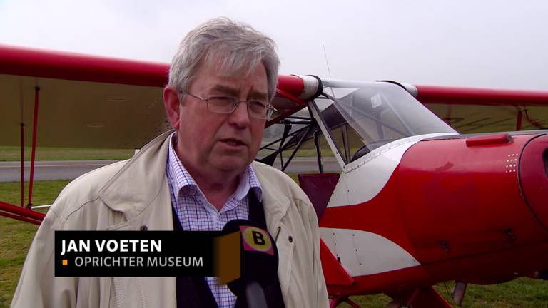 Oudste zweefvliegtuig landt op Breda International Airport
