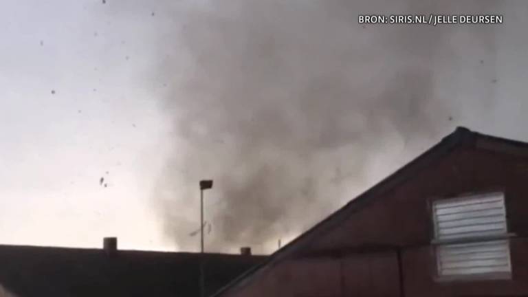 Tornado in Heusden: kippenstal vernield, naastgelegen minicamping gespaard