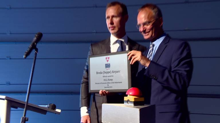 Minister Kamp opent bedrijfsverzamelgebouw in Breda